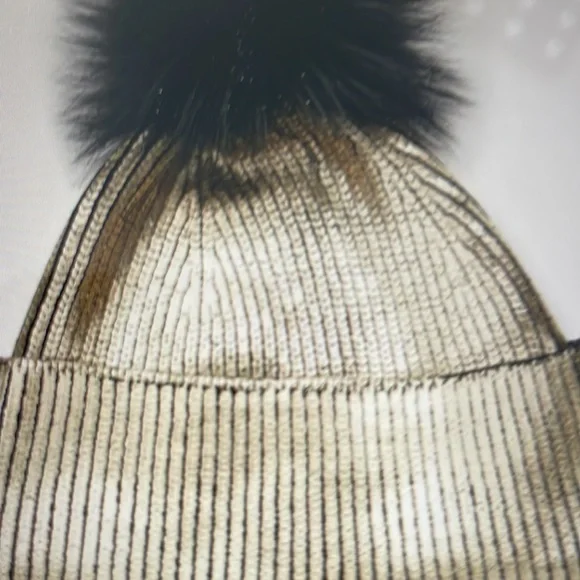 jocelyn | Accessories | Jocelyn Silver Metallic Fox Fur  display picture 1